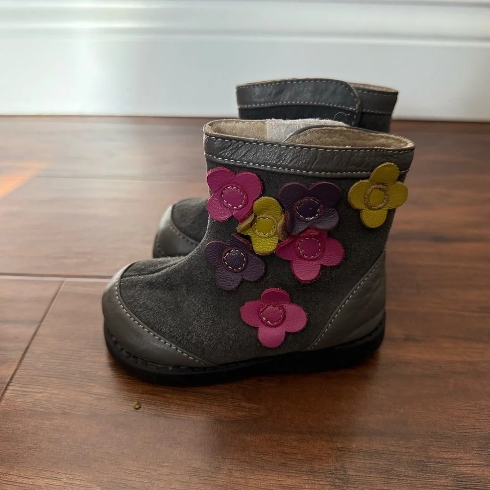 See Kai Run Delilah Suede Gray Boots w Flowers for Everyday Adventures-Size 3